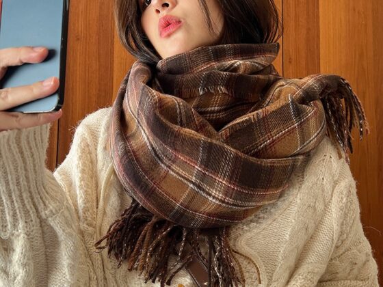 Transform Your Outfit with Women’s Scarves from Pavers